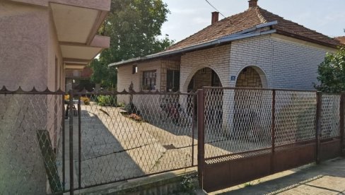 KAMERA IH SNIMILA NA PERIONICI: Tročlana porodica poslednji put viđena između Moravca i Aleksinca KAMERA IH SNIMILA NA PERIONICI: Tročlana porodica poslednji put viđena između Moravca i Aleksinca