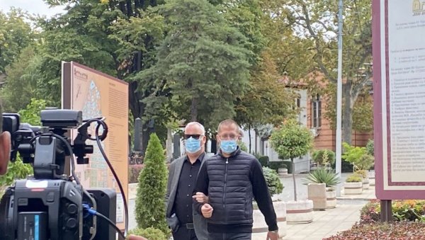 ЈОШ САМ У ШОКУ: Саша Матић након Маринине сахране - Фута ме је позвао... (ФОТО/ВИДЕО) ЈОШ САМ У ШОКУ: Саша Матић након Маринине сахране - Фута ме је позвао... (ФОТО/ВИДЕО)