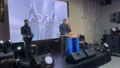 СПЕКТАКЛ У ХИЛТОНУ: Креће са радом ТВ АДРИА, спојиће-неспојиво! (ВИДЕО) СПЕКТАКЛ У ХИЛТОНУ: Креће са радом ТВ АДРИА, спојиће-неспојиво! (ВИДЕО)