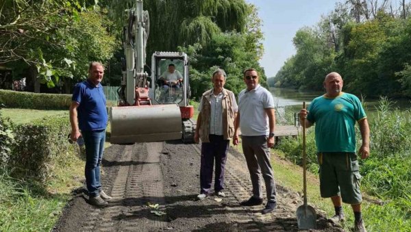 ЛАКШИ ПРИЛАЗ ВИКЕНДИЦАМА: Завршена обнова пута у викенд насељу Шебешфок код Бездана ЛАКШИ ПРИЛАЗ ВИКЕНДИЦАМА: Завршена обнова пута у викенд насељу Шебешфок код Бездана