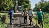 ЛАКШИ ПРИЛАЗ ВИКЕНДИЦАМА: Завршена обнова пута у викенд насељу Шебешфок код Бездана ЛАКШИ ПРИЛАЗ ВИКЕНДИЦАМА: Завршена обнова пута у викенд насељу Шебешфок код Бездана