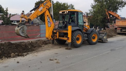 PROMENA TRASE LINIJE 60 I 60L: Zbog radova u Ulici Sajmište PROMENA TRASE LINIJE 60 I 60L: Zbog radova u Ulici Sajmište