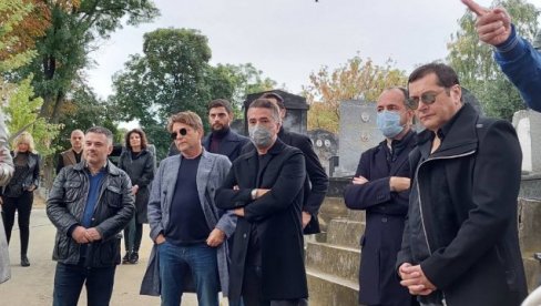 ЈОКСИМОВИЋ ЕМОТИВНО О ЗДРАВКОВИЋУ: Захваљујући њему смо опет пронашли душу! ЈОКСИМОВИЋ ЕМОТИВНО О ЗДРАВКОВИЋУ: Захваљујући њему смо опет пронашли душу!