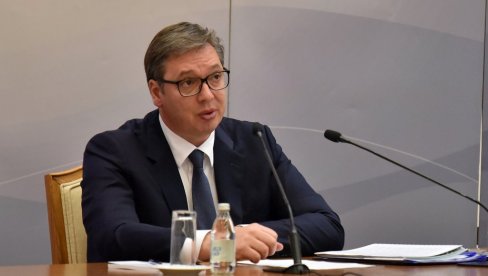 ВУЧИЋ СА ЏОНИЈЕМ ДЕПОМ И БИКОВИЋЕМ: Председник се сутра састаје са глумачким звездама ВУЧИЋ СА ЏОНИЈЕМ ДЕПОМ И БИКОВИЋЕМ: Председник се сутра састаје са глумачким звездама
