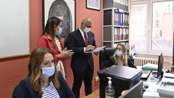 ПРОДУЖЕН РОК ДО 15. ОКТОБРА: Захтев за субнције за куповину уџбеника поднело више до 27.000 родитеља ПРОДУЖЕН РОК ДО 15. ОКТОБРА: Захтев за субнције за куповину уџбеника поднело више до 27.000 родитеља