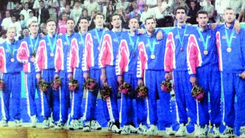 SAMO SU ONI MOGLI DA UJEDINE NAROD: Kako su dočekani obojkaši koji su 1. oktobra 2000. osvojili zlato na Olimpijadi u Sidneju (FOTO/VIDEO) SAMO SU ONI MOGLI DA UJEDINE NAROD: Kako su dočekani obojkaši koji su 1. oktobra 2000. osvojili zlato na Olimpijadi u Sidneju (FOTO/VIDEO)