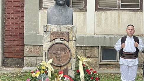 ЧОВЕК КОЈИ ЈЕ ПРВИ НА СВЕТУ ОБОРИО АВИОН ИЗ ТОПА: Трстеник на данашњи дан слави подвиг свог сународника Раке Љутовца ЧОВЕК КОЈИ ЈЕ ПРВИ НА СВЕТУ ОБОРИО АВИОН ИЗ ТОПА: Трстеник на данашњи дан слави подвиг свог сународника Раке Љутовца
