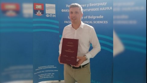 МАСТЕР У КАМПАЊИ: Бошко Обрадовић одбранио рад на тему изборног система МАСТЕР У КАМПАЊИ: Бошко Обрадовић одбранио рад на тему изборног система