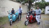 TRICIKLI ZA ROME: U Vršcu podeljeno 10 vozila za sakupljanje sekundarnih sirovina TRICIKLI ZA ROME: U Vršcu podeljeno 10 vozila za sakupljanje sekundarnih sirovina