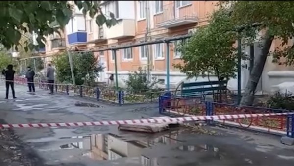 ТЕЛА ИМ ЈЕ РАСКОМАДАО СЕКИРОМ: Монструозан злочин у Русији - убио студенткиње, па запалио стан да прикрије доказе (ВИДЕО) ТЕЛА ИМ ЈЕ РАСКОМАДАО СЕКИРОМ: Монструозан злочин у Русији - убио студенткиње, па запалио стан да прикрије доказе (ВИДЕО)