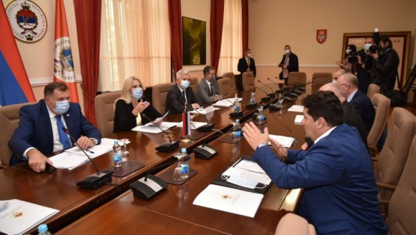 ПОВУЋИ САГЛАСНОСТ ЗА ВОЈСКУ И ПРАВОСУЂЕ: Владајућа коалиција у РС одлучна у одбрани својих надлежности ПОВУЋИ САГЛАСНОСТ ЗА ВОЈСКУ И ПРАВОСУЂЕ: Владајућа коалиција у РС одлучна у одбрани својих надлежности