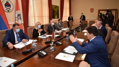 ПОВУЋИ САГЛАСНОСТ ЗА ВОЈСКУ И ПРАВОСУЂЕ: Владајућа коалиција у РС одлучна у одбрани својих надлежности ПОВУЋИ САГЛАСНОСТ ЗА ВОЈСКУ И ПРАВОСУЂЕ: Владајућа коалиција у РС одлучна у одбрани својих надлежности