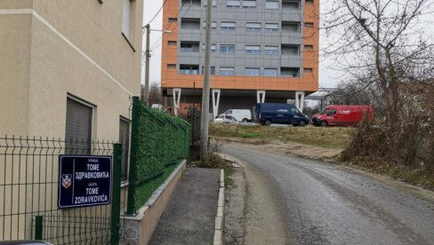 ПЕВАЧЕВ СОКАК ПУН РУПА: Највећи југословенски боем лане добио улицу у београдском насељу Војводе Влаховића ПЕВАЧЕВ СОКАК ПУН РУПА: Највећи југословенски боем лане добио улицу у београдском насељу Војводе Влаховића