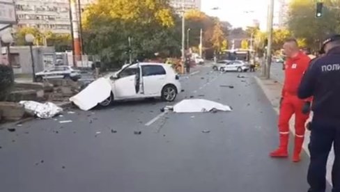 РОЂАКА И КУМУ ОДВЕЗАО У СМРТ: Тела су од силине летела 20 метара, возач који је изазвао саобраћајну несрећу на Коњарнику возио 150 на сат РОЂАКА И КУМУ ОДВЕЗАО У СМРТ: Тела су од силине летела 20 метара, возач који је изазвао саобраћајну несрећу на Коњарнику возио 150 на сат