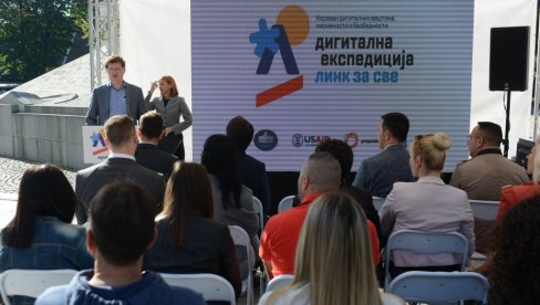 ДИГИТАЛНА ЕКСПЕДИЦИЈА НА ТРГУ: У Краљеву Караван дигиталних вештина, писмености и безбедности ДИГИТАЛНА ЕКСПЕДИЦИЈА НА ТРГУ: У Краљеву Караван дигиталних вештина, писмености и безбедности