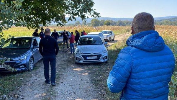 ПРВЕ ФОТОГРАФИЈЕ И СНИМЦИ: Ово је место на којем је пронађен запаљени аутомобил нестале породице Ђокић (ФОТО/ВИДЕО) ПРВЕ ФОТОГРАФИЈЕ И СНИМЦИ: Ово је место на којем је пронађен запаљени аутомобил нестале породице Ђокић (ФОТО/ВИДЕО)