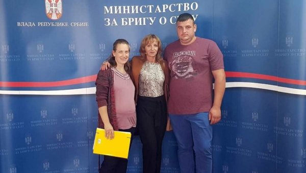 КУЋА ЗА ЈУЛИЈАНУ И ДАВОРА: Пројекат Министарства за бригу о селу КУЋА ЗА ЈУЛИЈАНУ И ДАВОРА: Пројекат Министарства за бригу о селу