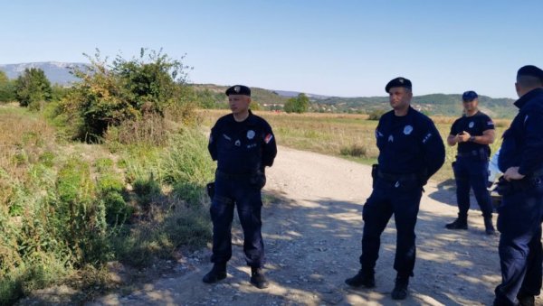 ПРВЕ ФОТОГРАФИЈЕ: Ово је место на којем су пронађена тела породице Ђокић (ФОТО/ВИДЕО) ПРВЕ ФОТОГРАФИЈЕ: Ово је место на којем су пронађена тела породице Ђокић (ФОТО/ВИДЕО)