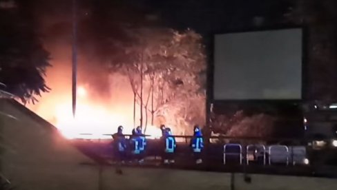 ВЕЛИКИ ПОЖАР У РИМУ: Уништен важан историјски објекат, ватра букнула у баракама бескућника (ВИДЕО) ВЕЛИКИ ПОЖАР У РИМУ: Уништен важан историјски објекат, ватра букнула у баракама бескућника (ВИДЕО)