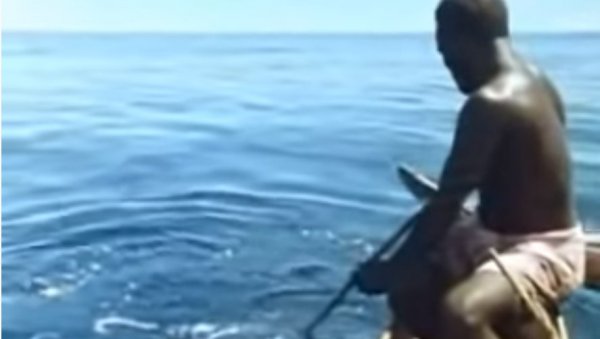 ШАПТАЧИ АЈКУЛАМА: Древна традиција Папуе Нове Гвинеје нестаје, становници криве владу - Наша култура умире (ВИДЕО) ШАПТАЧИ АЈКУЛАМА: Древна традиција Папуе Нове Гвинеје нестаје, становници криве владу - Наша култура умире (ВИДЕО)
