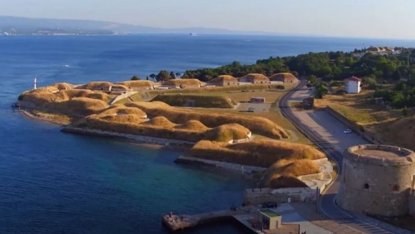 ПОДВОДНИ МУЗЕЈ ПОСВЕЋЕН ЈЕДНОЈ ОД НАЈКРВАВИЈИХ БИТАКА: У Турској се може видети 14 олупина бродова који леже испод Дарданела (ВИДЕО) ПОДВОДНИ МУЗЕЈ ПОСВЕЋЕН ЈЕДНОЈ ОД НАЈКРВАВИЈИХ БИТАКА: У Турској се може видети 14 олупина бродова који леже испод Дарданела (ВИДЕО)