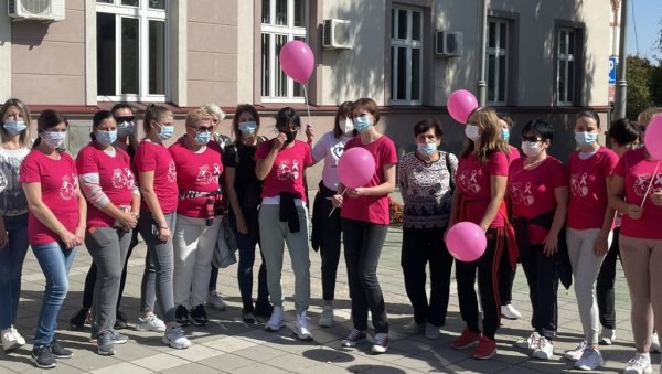 НАЦИОНАЛНА КАМПАЊА ДАЈ ПЕДАЛУ У КРУШЕВЦУ: Трстеничанке бициклом у подршци суграђанкама које воде најтежу борбу (ФОТО) НАЦИОНАЛНА КАМПАЊА ДАЈ ПЕДАЛУ У КРУШЕВЦУ: Трстеничанке бициклом у подршци суграђанкама које воде најтежу борбу (ФОТО)