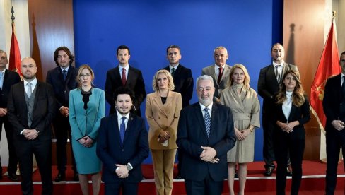 НОВИ КРУГ ЗА СЛОЖНУ ВЛАДУ: Завршене консултације премијера Кривокапића са представницима три победничке листе на изборима НОВИ КРУГ ЗА СЛОЖНУ ВЛАДУ: Завршене консултације премијера Кривокапића са представницима три победничке листе на изборима