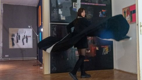 БАНКАР И УМЕТНИЧКА ДИНАСТИЈА: У кући на Сењаку Јелена Кршић и Никола Жигон отворили атеље за посетиоце БАНКАР И УМЕТНИЧКА ДИНАСТИЈА: У кући на Сењаку Јелена Кршић и Никола Жигон отворили атеље за посетиоце