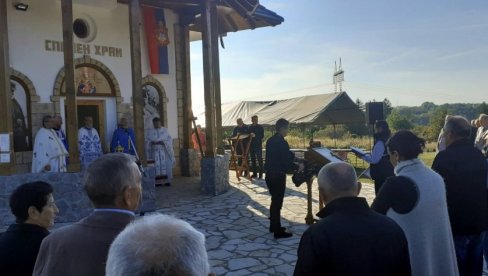 ХРАМ И БИТКА МЕЂУ КОРИЦАМА: Промоција књиге на Мачковом камену, на планини Јагодњи (ФОТО) ХРАМ И БИТКА МЕЂУ КОРИЦАМА: Промоција књиге на Мачковом камену, на планини Јагодњи (ФОТО)