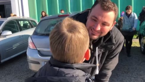 NEOPISIVA TUGA: Preminuo otac koji je rasplakao ceo region (VIDEO) NEOPISIVA TUGA: Preminuo otac koji je rasplakao ceo region (VIDEO)