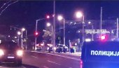 ДРАМА У УСТАНИЧКОЈ: Мушкарац пуца по улици, на терену интервентна полиција ДРАМА У УСТАНИЧКОЈ: Мушкарац пуца по улици, на терену интервентна полиција