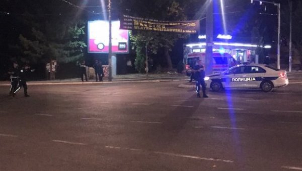 КРАЈ ДРАМЕ: Савладан мушкарац који је пуцао по Устаничкој улици (ФОТО/ВИДЕО) КРАЈ ДРАМЕ: Савладан мушкарац који је пуцао по Устаничкој улици (ФОТО/ВИДЕО)