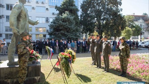 POČAST STADALIM CRVENOARMEJCIMA: Zrenjanin obeležio 77 godina od oslobođenja u Drugom svetskom ratu (FOTO) POČAST STADALIM CRVENOARMEJCIMA: Zrenjanin obeležio 77 godina od oslobođenja u Drugom svetskom ratu (FOTO)