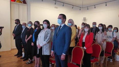 ЗАЈЕДНИЧКЕ ГРАНИЦЕ НАС ЗБЛИЖАВАЈУ: У Бару обележено 10 година Дана европске сарадње ЗАЈЕДНИЧКЕ ГРАНИЦЕ НАС ЗБЛИЖАВАЈУ: У Бару обележено 10 година Дана европске сарадње