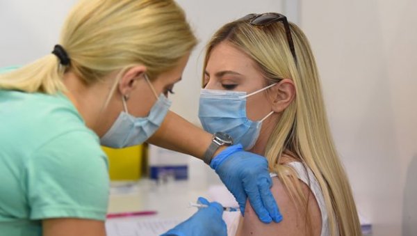 У СРБИЈИ СЕ ДИЖЕ СЕДМИ ТАЛАС КОРОНЕ: Четврта доза вакцине за старе и угрожене, стручњаци имају нове препоруке за грађане У СРБИЈИ СЕ ДИЖЕ СЕДМИ ТАЛАС КОРОНЕ: Четврта доза вакцине за старе и угрожене, стручњаци имају нове препоруке за грађане