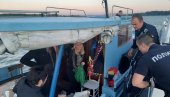 АКЦИЈА МУП: Алко-тест за капетане лађа - Контрола пловила на Дунаву и Сави (ФОТО) АКЦИЈА МУП: Алко-тест за капетане лађа - Контрола пловила на Дунаву и Сави (ФОТО)