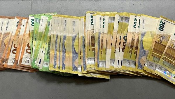 ДОБИЛИ 500.000 ЕВРА АЛИ ИМА ЈЕДНА ЦАКА: Французи никако да стигну до богатства ДОБИЛИ 500.000 ЕВРА АЛИ ИМА ЈЕДНА ЦАКА: Французи никако да стигну до богатства