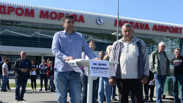 НЕ ДАЈУ ЊИВЕ ОД КОЈИХ ЖИВЕ: У поморавским селима незадовољни експропријацијом дуж будућег ауто-пута и око аеродрома НЕ ДАЈУ ЊИВЕ ОД КОЈИХ ЖИВЕ: У поморавским селима незадовољни експропријацијом дуж будућег ауто-пута и око аеродрома