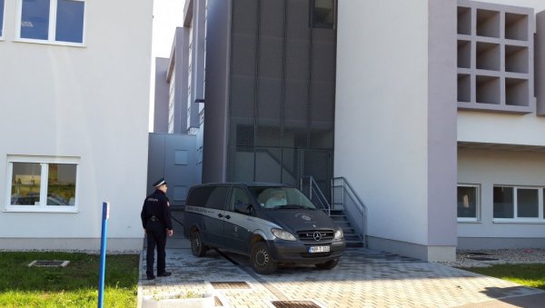 НОВИ СКОК СА ЗГРАДЕ Универзитетски клинички центар Републике Српске потресло шесто самоубиство ове године НОВИ СКОК СА ЗГРАДЕ Универзитетски клинички центар Републике Српске потресло шесто самоубиство ове године