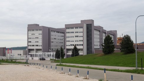 ДРАМА У УКЦ СРПСКЕ: Пацијент изазвао пожар ДРАМА У УКЦ СРПСКЕ: Пацијент изазвао пожар