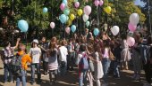 БАЛОНИ СА ЖЕЉАМА ВИНУЛИ СЕ У НЕБО: У Суботици почела Дечја недеља (ФОТО) БАЛОНИ СА ЖЕЉАМА ВИНУЛИ СЕ У НЕБО: У Суботици почела Дечја недеља (ФОТО)