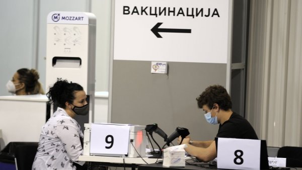 ТРЕЋА ДОЗА ПОСЛЕ ПЕТ МЕСЕЦИ? Лекари ће на седницу Кризног штаба ипак ићи са захтевом да се ограниче радно време и окупљања ТРЕЋА ДОЗА ПОСЛЕ ПЕТ МЕСЕЦИ? Лекари ће на седницу Кризног штаба ипак ићи са захтевом да се ограниче радно време и окупљања