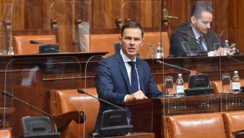 MALI U SKUPŠTINI: Ministar predstavio set ekonomskih zakona MALI U SKUPŠTINI: Ministar predstavio set ekonomskih zakona