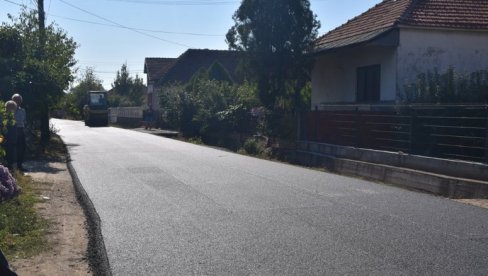 OBNOVA POLA KILOMETRA PUTA: Ugrađuje se završni sloj asfalta kroz Gornji Bunibrod OBNOVA POLA KILOMETRA PUTA: Ugrađuje se završni sloj asfalta kroz Gornji Bunibrod