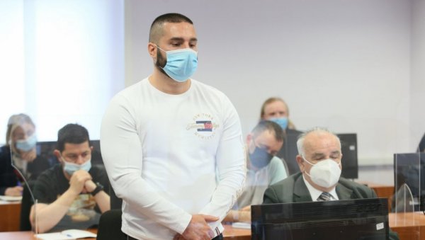 НА МЕСТУ ЗЛОЧИНА ДНК ОПТУЖЕНОГ: У Бањалуци настављено суђење Синиши Шакићу за убиство Славише Ћулума НА МЕСТУ ЗЛОЧИНА ДНК ОПТУЖЕНОГ: У Бањалуци настављено суђење Синиши Шакићу за убиство Славише Ћулума