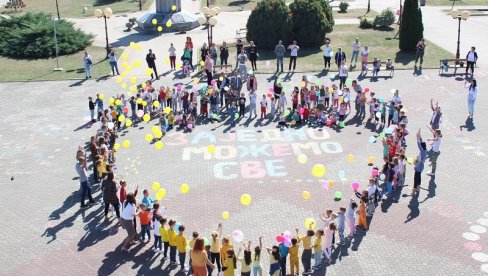 НАЈМЛАЂИМА ПУНА ПАЖЊА: Почело обележавање Дечје недеље у Угљевику НАЈМЛАЂИМА ПУНА ПАЖЊА: Почело обележавање Дечје недеље у Угљевику