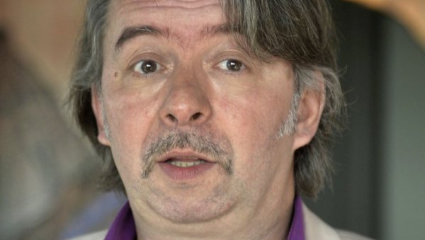ЕВО КОМЕ ЈЕ ПОСВЕЋЕНА ПЕСМА ПУКНИ ЗОРО: Њему је Мањифико болним стиховима одао почаст ЕВО КОМЕ ЈЕ ПОСВЕЋЕНА ПЕСМА ПУКНИ ЗОРО: Њему је Мањифико болним стиховима одао почаст