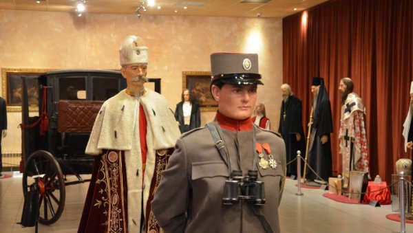 МИЛУНКИ У ЧАСТ: Нови експонат у Музеју воштаних фигура у Јагодини МИЛУНКИ У ЧАСТ: Нови експонат у Музеју воштаних фигура у Јагодини