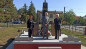 РЕКОНСТРУИСАН СПОМЕНИК У БАНАТСКОМ ДВОРУ: Постављена и спомен-плоча колонистима РЕКОНСТРУИСАН СПОМЕНИК У БАНАТСКОМ ДВОРУ: Постављена и спомен-плоча колонистима