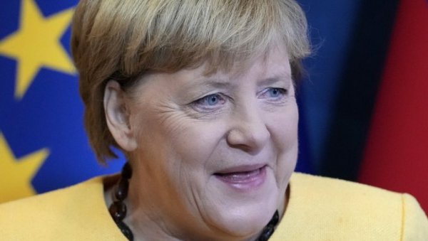МЕРКЕЛОВА И ДАЉЕ НА ТЕРЕТ БУЏЕТА: Немци из свог џепа одвајају за шминку и фризуру бившој канцеларки МЕРКЕЛОВА И ДАЉЕ НА ТЕРЕТ БУЏЕТА: Немци из свог џепа одвајају за шминку и фризуру бившој канцеларки